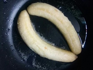 10、香蕉船,将香蕉相向摆好。