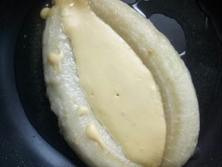 13、香蕉船,煎好的甜品起锅。