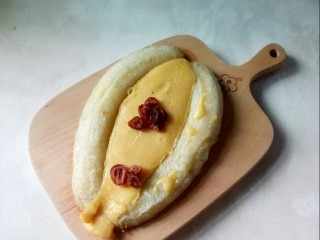 15、香蕉船,撒上蔓越莓干。