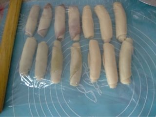 9、双色蛋黄酥,如图依次做好所有的静置15分钟（请忽略右边6个^_^）