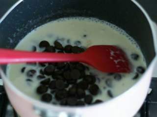 10、布朗尼蛋糕,稍微降温后加入巧克力融化。