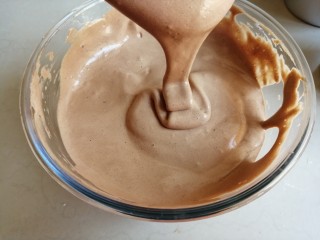 11、4寸可可蛋糕,拌好的蛋糕糊很细腻。