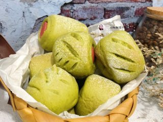 17、抹茶热狗肠面包,成品图