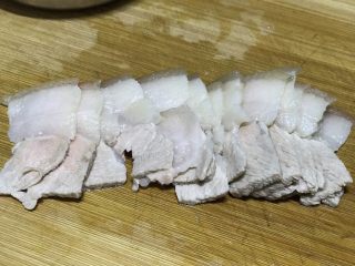 10、豆豉回锅肉,切好的肉片参考一下