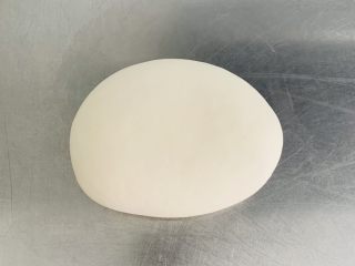 6、生煎—素馅,要想 皮好吃????一定不要怕麻烦 多揉一会 这样光滑有韧性 面皮才好吃哟