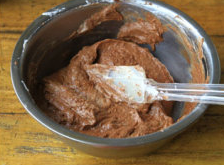 10、榛果巧克力蛋糕,切拌均匀，不要划圈以免消泡