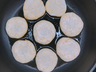 9、南瓜芝麻饼,全程小火慢煎