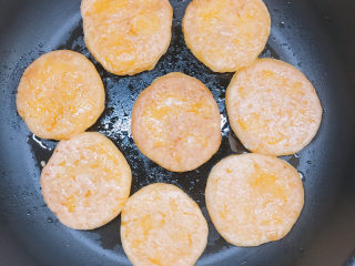 11、南瓜芝麻饼,记得一定要用小火