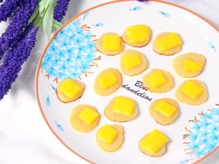 7、奶酪香蕉片,香喷喷的奶酪香蕉片完成了。