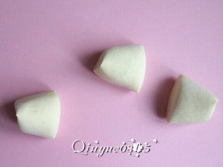 2、地方菜　烤肠馒头,切成面剂子