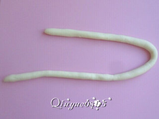 3、地方菜　烤肠馒头,搓成长条状