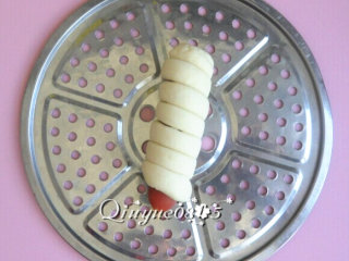 7、地方菜　烤肠馒头,醒发，上笼屉蒸熟（视灶具和馒头大小掌握时间）