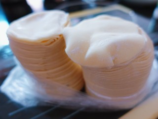 5、猪肉菠菜饺子(妈妈的独家秘方),饺子皮买的现成的,因为这家做的饺子皮比自己家做的好吃多了????