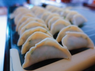 6、猪肉菠菜饺子(妈妈的独家秘方),开始包饺子~!包的有点丑哈哈哈????