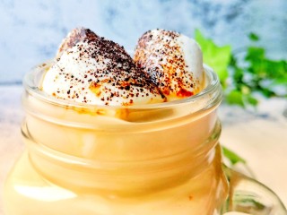 6、棉花糖奶咖,加上棉花糖，再撒一点点咖啡粉点缀一下。