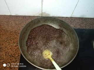 10、红枣姜膏,继续熬制，这个时候有点浓稠