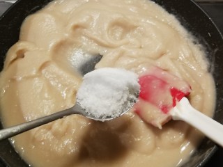 9、芸豆糕,放入白糖