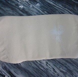 6、可颂,将面团用较小的力擀成长方形