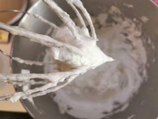 6、空气舒芙蕾~消耗蛋白的好方法,打到提起打蛋头蛋白直立状态