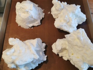 8、空气舒芙蕾~消耗蛋白的好方法,像这种状态，此时烤箱进行预热