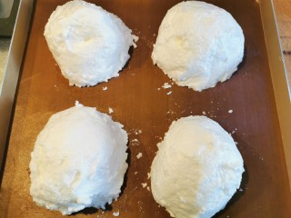 10、空气舒芙蕾~消耗蛋白的好方法,整至表面基本光滑即可