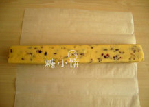 5、蔓越莓饼干,将拌好的面团整形成长方柱体，送入冰箱冷藏或者冷冻至硬