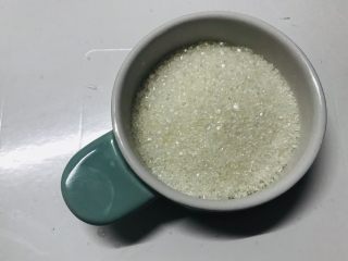 4、小朋友每天都想吃的自制酸奶,白糖。