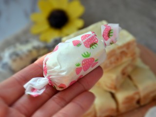 19、花生牛轧糖,一块牛轧糖就这样完成了。