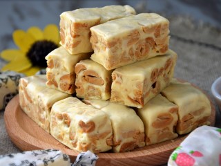 20、花生牛轧糖,看看牛扎糖的切面，奶香加上花生的香味，非常好吃。