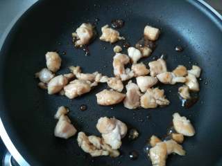 8、早安早餐+清爽照烧鸡沙拉,鸡腿肉加照烧汁稍加翻炒至熟。