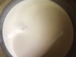 16、巧克力慕斯盒子,100克淡奶油加入白糖