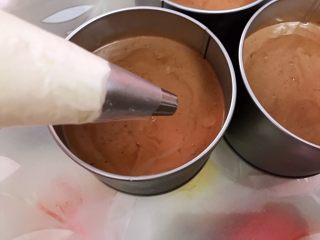 18、巧克力慕斯盒子,装入裱花袋里