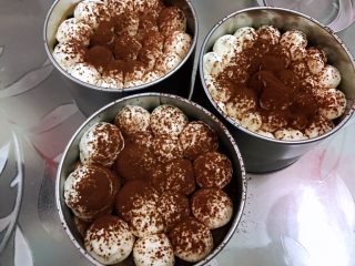 20、巧克力慕斯盒子,撒上可可粉装饰就完成了