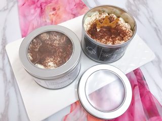 21、巧克力慕斯盒子,插上插牌放入冰箱冷藏保存哦