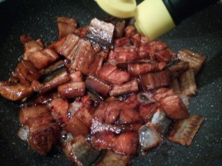 8、#做妈妈的拿手菜#鳗鱼干烧肉,加生抽两勺，