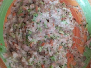 13、十味+蛋黄酱彩蔬蒸肉蛋,搅打均匀备用