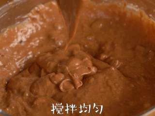 6、养颜补血【红枣马芬蛋糕球】,搅拌均匀