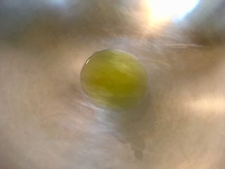 7、莧菜金針菇,冷鍋冷油轉中火開始熱鍋