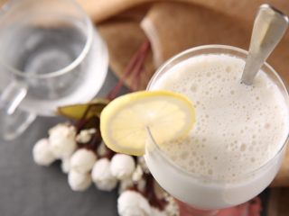 7、滋养补气、高钙润肺的花生牛奶露-带带,加入黄冰糖胶版至融化即可