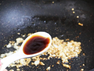 13、金针菇蒸鸡胸肉,加入1勺蚝油