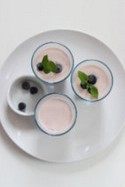5、果酱酸奶布丁,少许薄荷叶，蓝莓做装饰