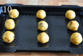 10、杂粮核桃酥,取30g面团，搓成小球，直接放在烤盘上