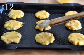 12、杂粮核桃酥,薄薄刷上一层全蛋液