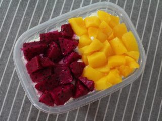 11、水果蛋糕盒子,再一层缤纷水果