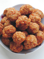 9、糯米肉圆,炸至金黄色捞出。