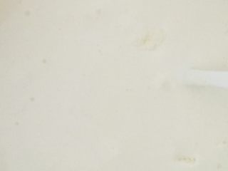 2、冰淇淋,加入牛奶放小火煮，不停搅拌成糊状就可以吧，千万不要开锅