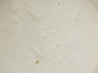 5、冰淇淋,取出一部分加入葡萄干搅拌