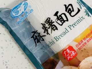 1、Q弹麻糬面包,这次我用的是白鲨麻糬面包粉。