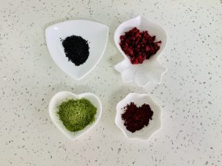 4、Q弹麻糬面包,四个味道的材料。