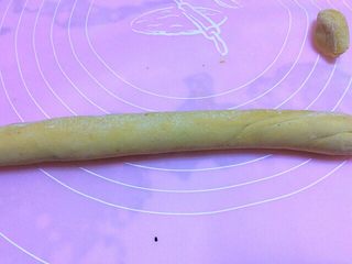 12、炒果蔬空心面,面醒好，搓成长条